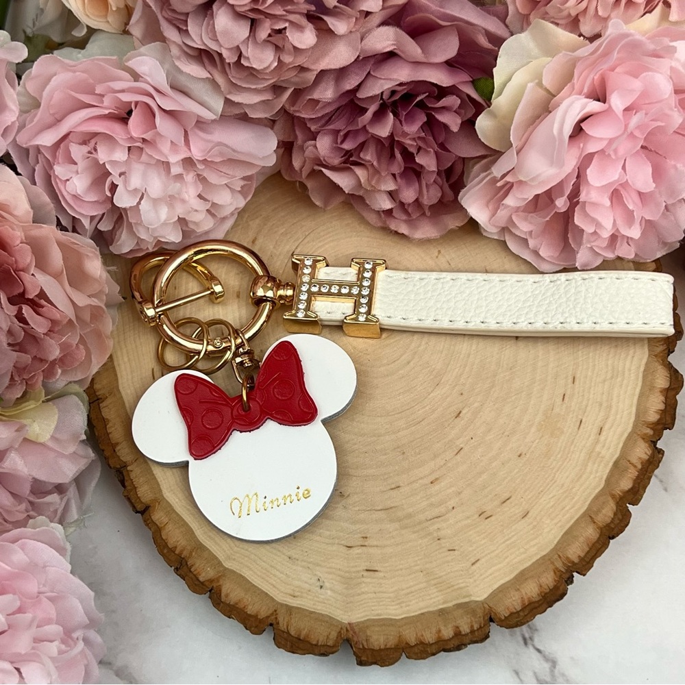 Gorgeous White Leather Minnie Mouse with Wrist Strap Key Fob Keychain - Picture 8 of 16